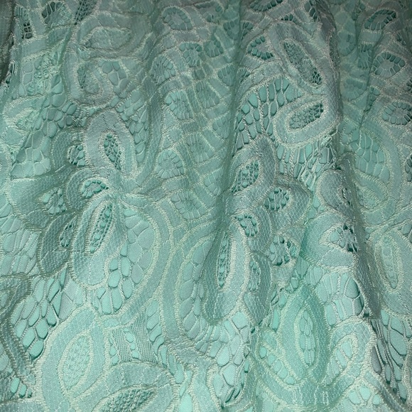 Light-green lace skirt - Picture 2 of 2
